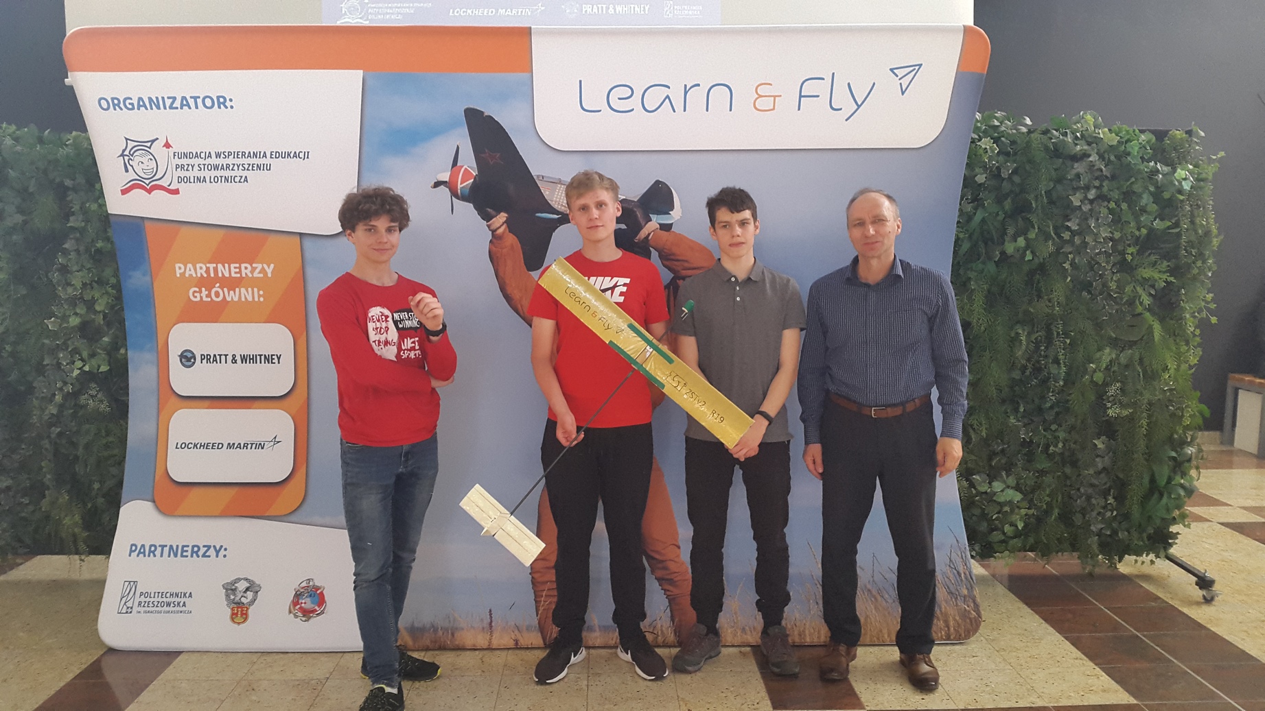 Sukces uczniów Zespołu Szkół Technicznych w zawodach Learn&Fly